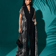Tendresse Boutique Black & White Embroidered Abaya