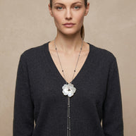 ZÉNA O Necklace with mother of pearl flower