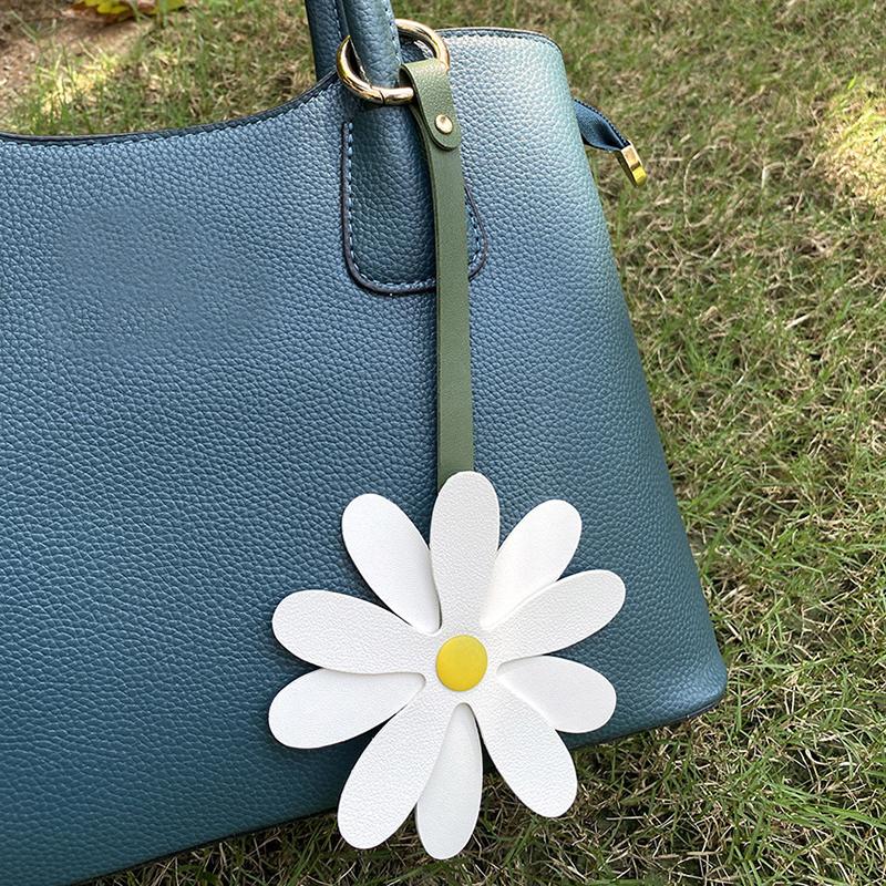 CHARMPOP Sweet Daisy Bag Charm