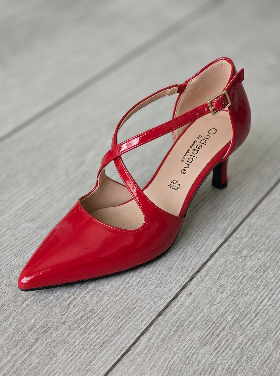 KOAN Onde Piane Red Gloss Cross-Strap Pump