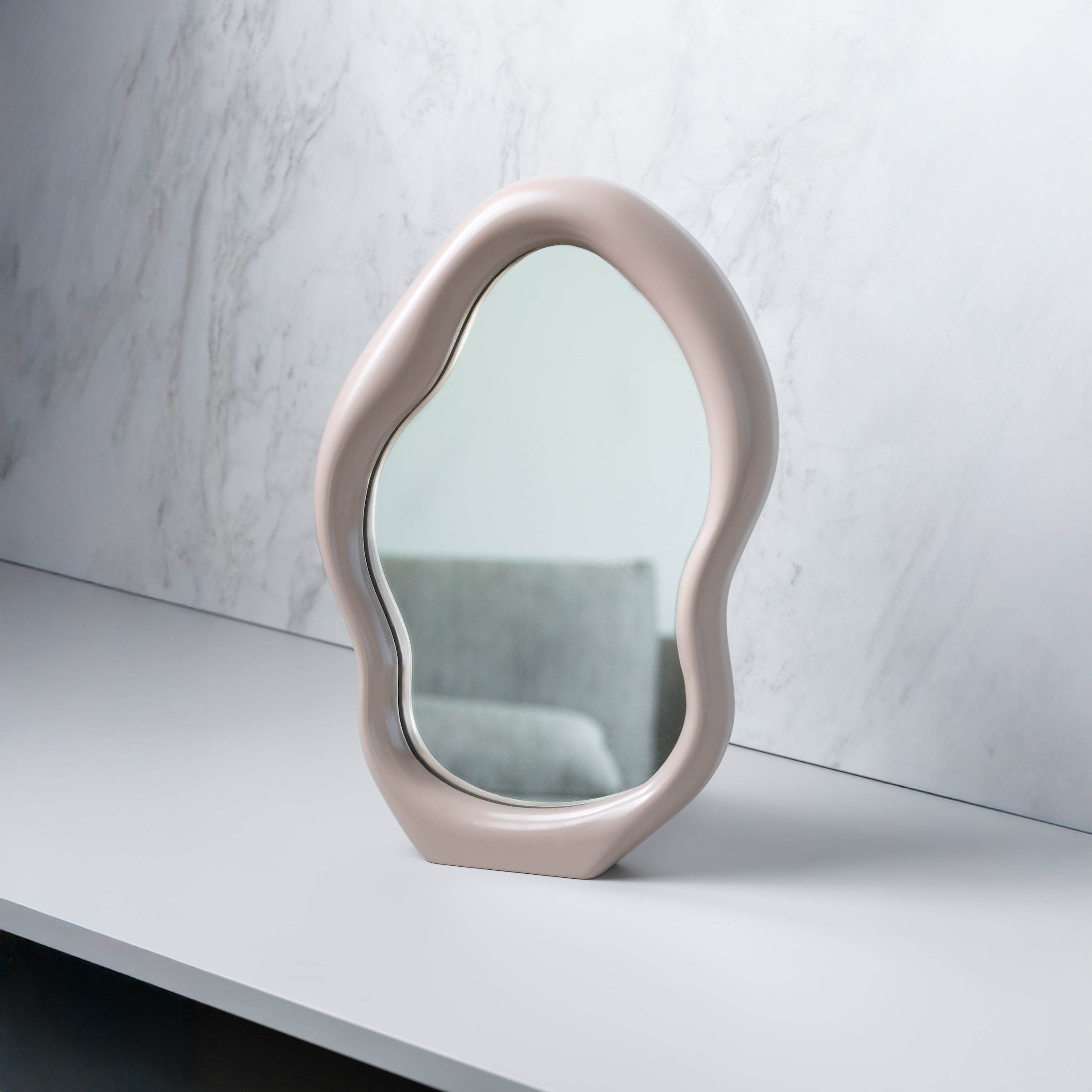 Amy Cosmetics Mirror 01